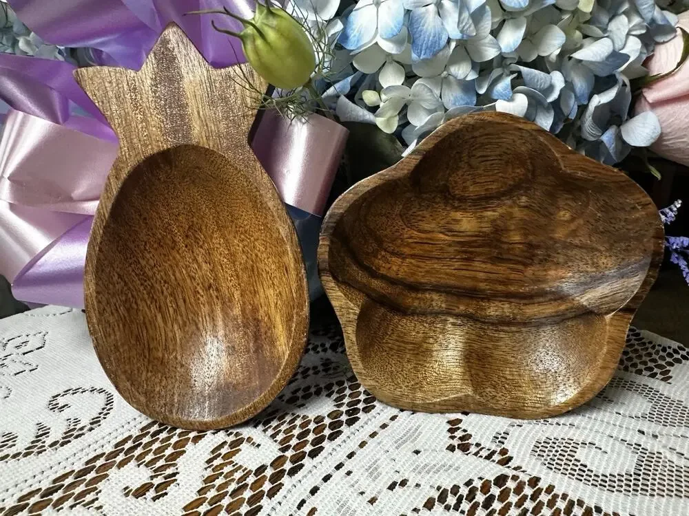 Set Of 2 Vintage Hand Carved Hawaiian Monkey Pod Wood Pineapple & Star Dishes